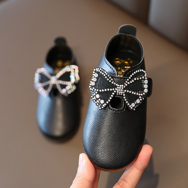 Öko bőrből készült gyerekcipő 3D elemmel és kövekkel