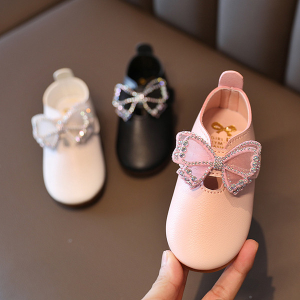 Öko bőrből készült gyerekcipő 3D elemmel és kövekkel