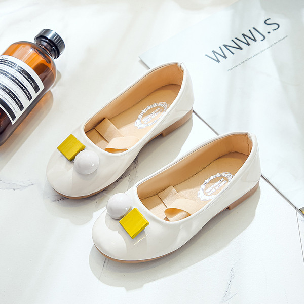 Modern gyerekcipő öko bőrből, 3D elemekkel