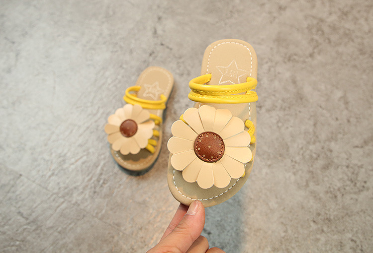 Alkalmi gyerekpapucs 3D virággal