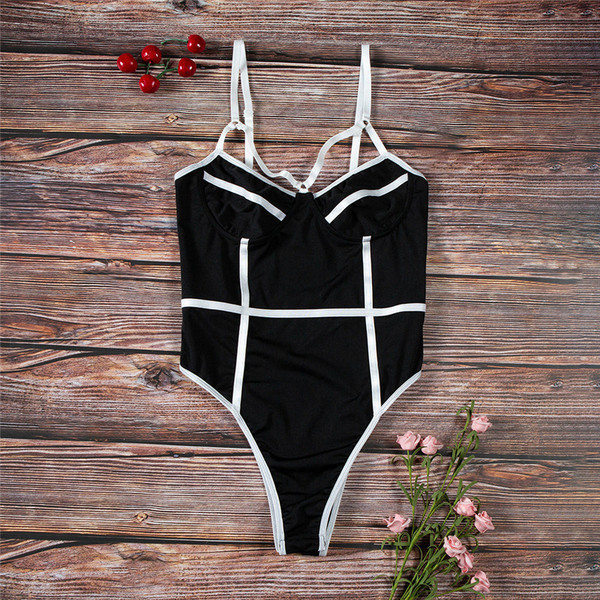 Stílusos női test vékony pántokkal