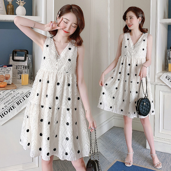 Modern ruha terhes nőknek spitz nyakkivágással és gombokkal