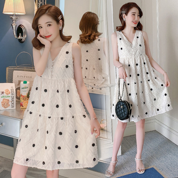 Modern ruha terhes nőknek spitz nyakkivágással és gombokkal