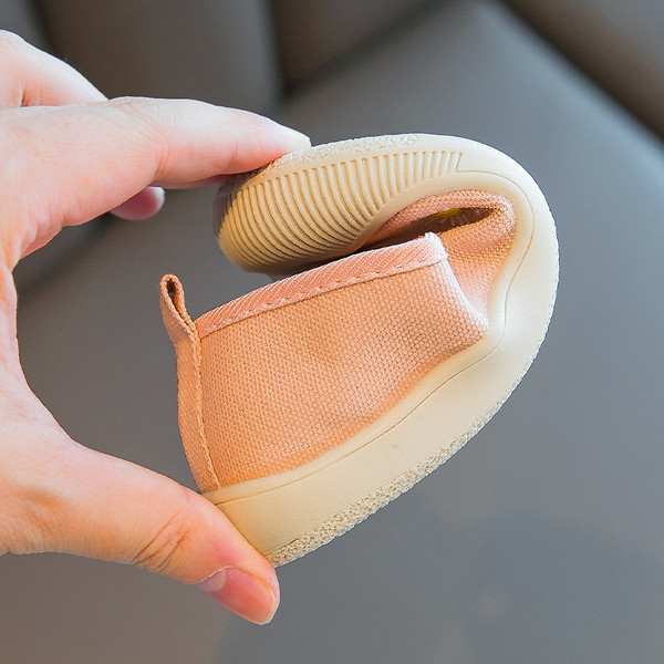 Tikitud ja kummiga vabaaja lastejalatsid tüdrukutele