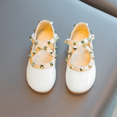 Παιδικά παπούτσια με μεταλλικά στοιχεία για κορίτσια