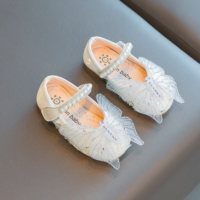 Új modell gyerekcipő 3D elemmel és gyöngyökkel