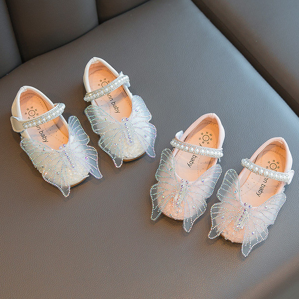 Új modell gyerekcipő 3D elemmel és gyöngyökkel