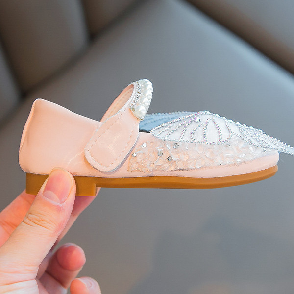 Új modell gyerekcipő 3D elemmel és gyöngyökkel