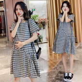 Kockás ruha terhes nők számára, rövid ujjú, ovális nyakkivágással