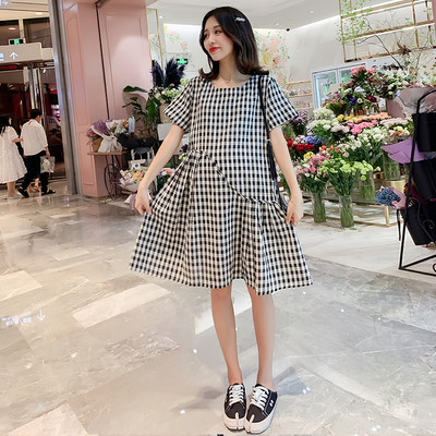 Kockás ruha terhes nők számára, rövid ujjú, ovális nyakkivágással