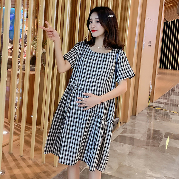 Kockás ruha terhes nők számára, rövid ujjú, ovális nyakkivágással