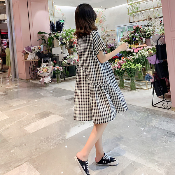 Kockás ruha terhes nők számára, rövid ujjú, ovális nyakkivágással