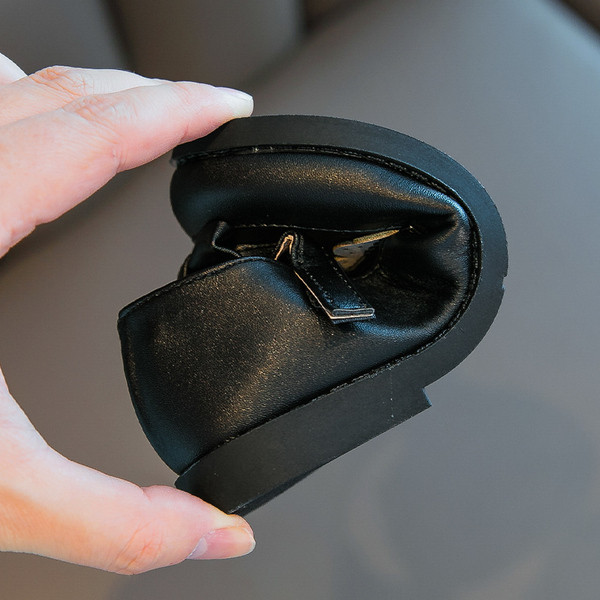 Kleebise ja paelaga vabaaja lastejalatsid