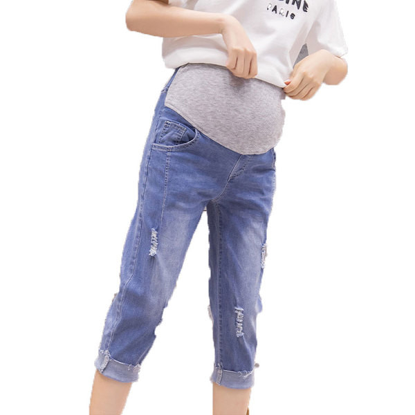 Laisvalaikio džinsai nėščiosioms su 3/4 ilgio ir suplyšusiais motyvais