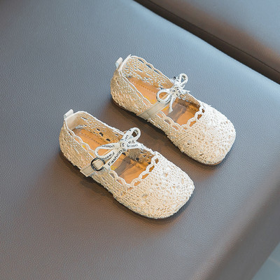 Alkalmi gyerekcipő fűzővel és csattal