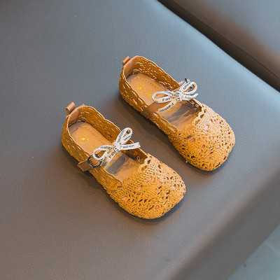 Alkalmi gyerekcipő fűzővel és csattal