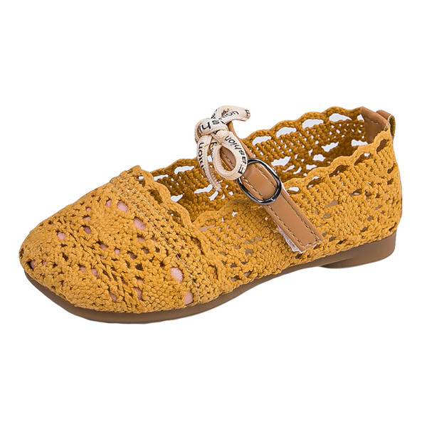 Alkalmi gyerekcipő fűzővel és csattal