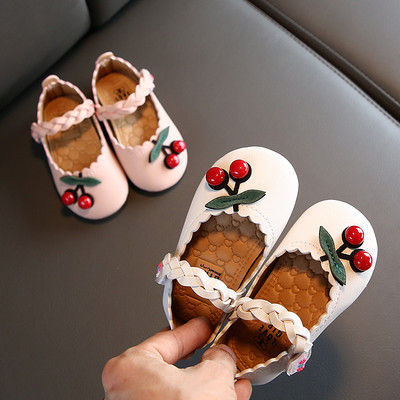 Moderne dječje cipele s 3D trešnjama