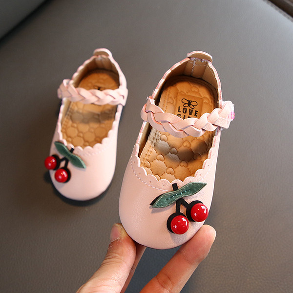 Šiuolaikiški vaikiški batai su 3D vyšniomis