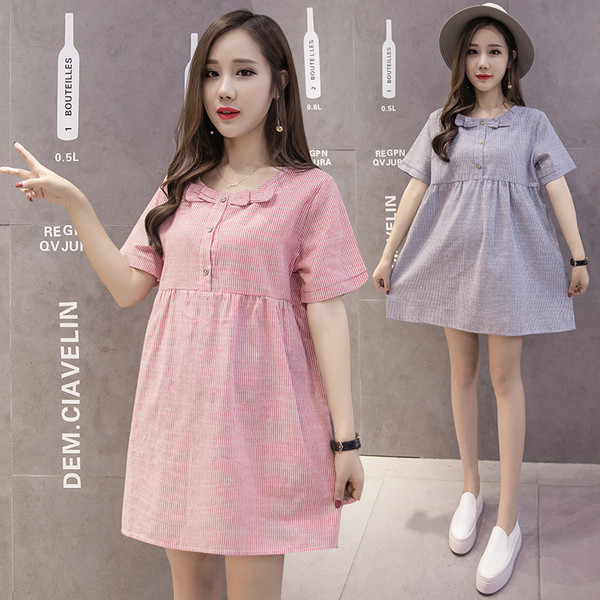 Κοντό φόρεμα για έγκυες γυναίκες με οβάλ ντεκολτέ και κουμπιά