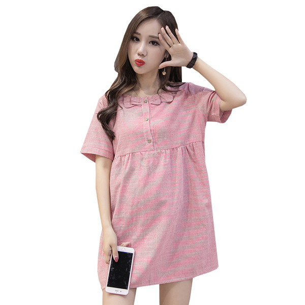 Κοντό φόρεμα για έγκυες γυναίκες με οβάλ ντεκολτέ και κουμπιά