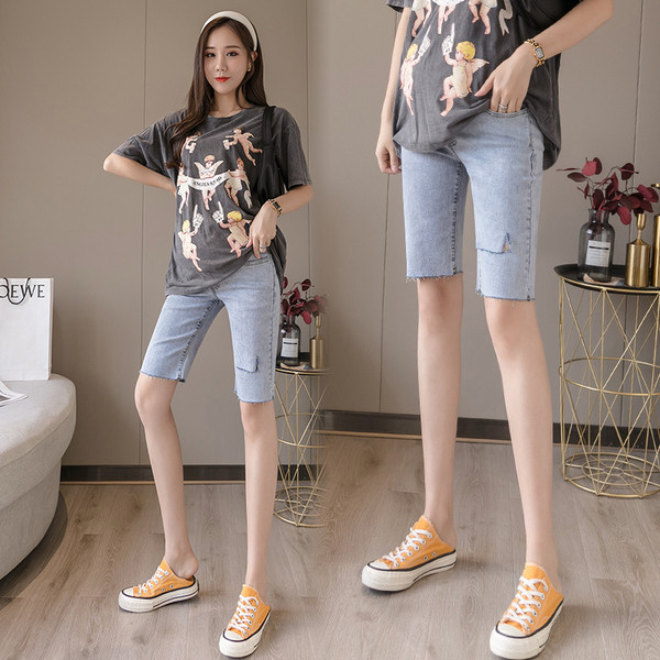 Κοντό τζιν για έγκυες γυναίκες με σκισμένα μοτίβα