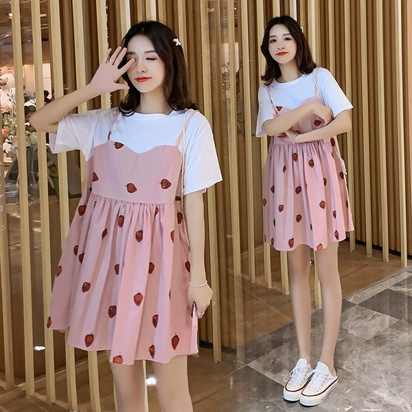 Alkalmi ruha terhes nőknek szabott modell, rövid ujjú és jobb eperrel