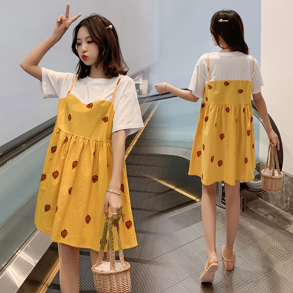 Alkalmi ruha terhes nőknek szabott modell, rövid ujjú és jobb eperrel