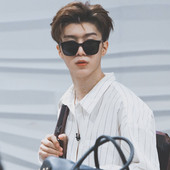 Stilingi, kvadrato formos vyriški akiniai nuo saulės