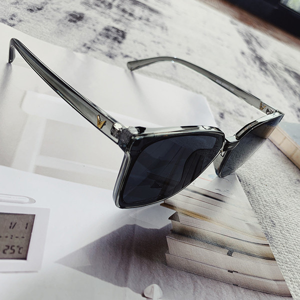 Stilingi, kvadrato formos vyriški akiniai nuo saulės