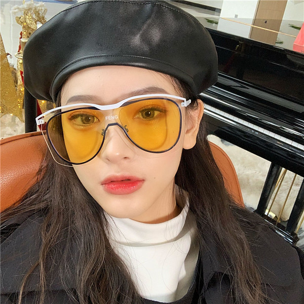 Modern, kerek női napszemüveg