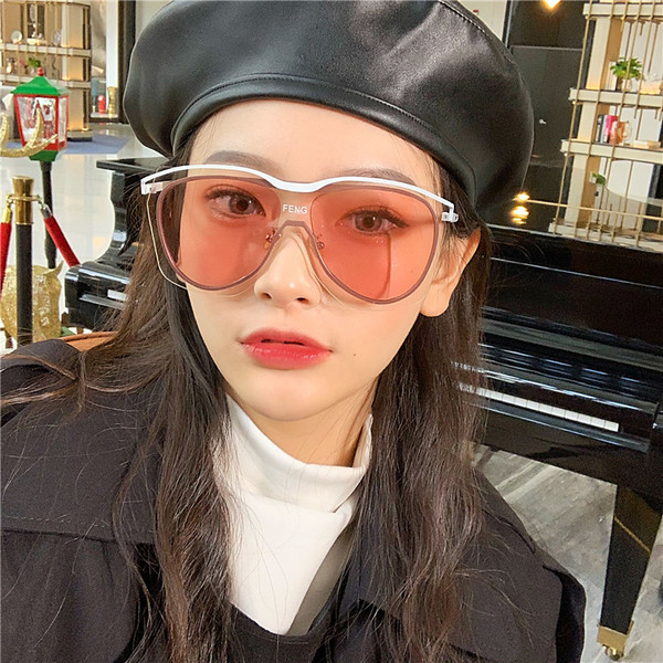 Modern, kerek női napszemüveg