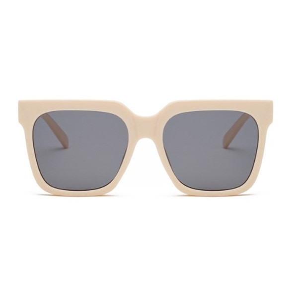 Σύγχρονα γυναικεία γυαλιά ηλίου σε τετράγωνο σχήμα