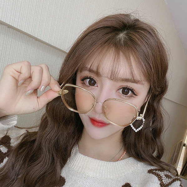 Κομψά γυναικεία γυαλιά με λεπτό σκελετό