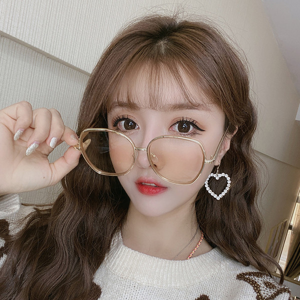 Κομψά γυναικεία γυαλιά με λεπτό σκελετό