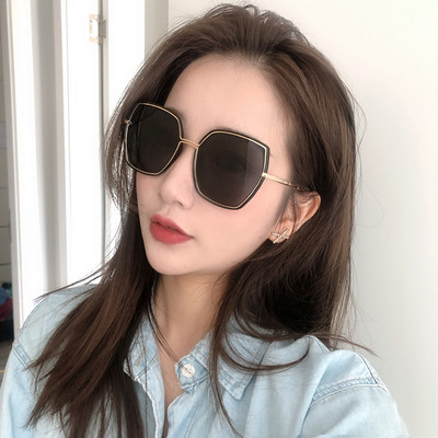 Stílusos női napszemüveg négyzet alakú, vékony kerettel