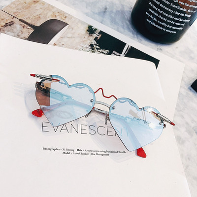 Σύγχρονα γυναικεία γυαλιά ηλίου σε σχήμα καρδιάς