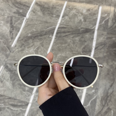 Κομψά γυναικεία στρογγυλά γυαλιά ηλίου με λεπτό σκελετό