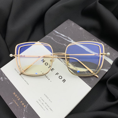 Κομψά γυναικεία γυαλιά σε τετράγωνο σχήμα με λεπτό σκελετό