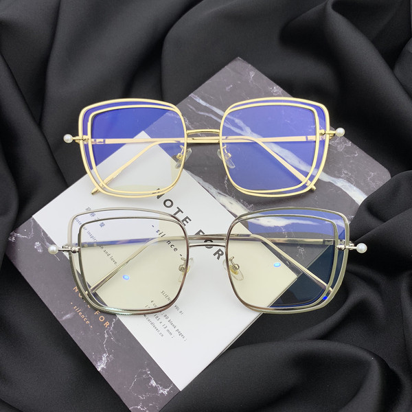 Κομψά γυναικεία γυαλιά σε τετράγωνο σχήμα με λεπτό σκελετό