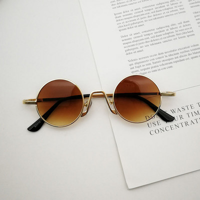 Μοντέρνα γυναικεία γυαλιά σε στρογγυλό σχήμα με λεπτό σκελετό