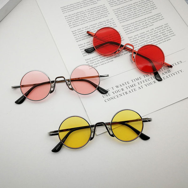 Μοντέρνα γυναικεία γυαλιά σε στρογγυλό σχήμα με λεπτό σκελετό