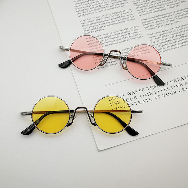 Μοντέρνα γυναικεία γυαλιά σε στρογγυλό σχήμα με λεπτό σκελετό