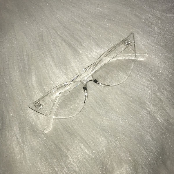 Γυναικεία μοντέρνα γυαλιά ηλίου