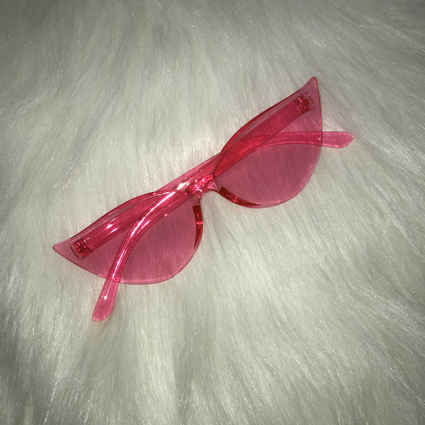 Γυναικεία μοντέρνα γυαλιά ηλίου