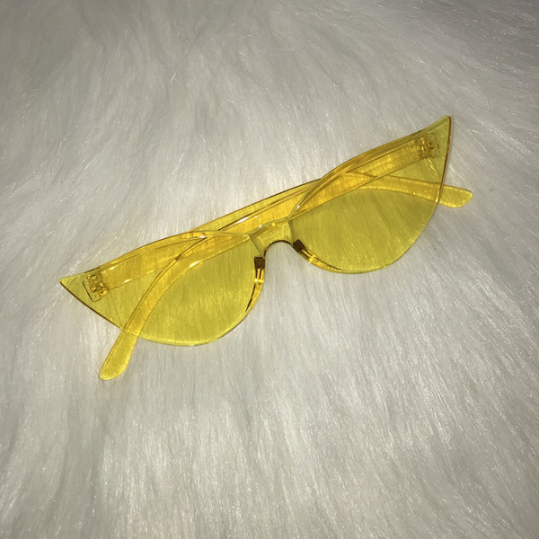 Γυναικεία μοντέρνα γυαλιά ηλίου