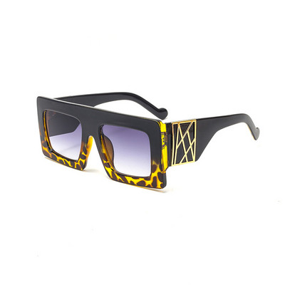 Κομψά γυναικεία γυαλιά ηλίου σε τετράγωνο σχήμα