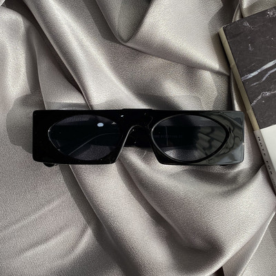 Κομψά γυναικεία γυαλιά ηλίου με στρογγυλούς φακούς