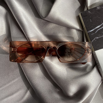 Κομψά γυναικεία γυαλιά ηλίου με στρογγυλούς φακούς