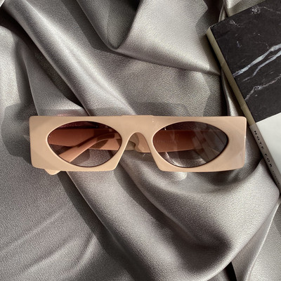 Κομψά γυναικεία γυαλιά ηλίου με στρογγυλούς φακούς